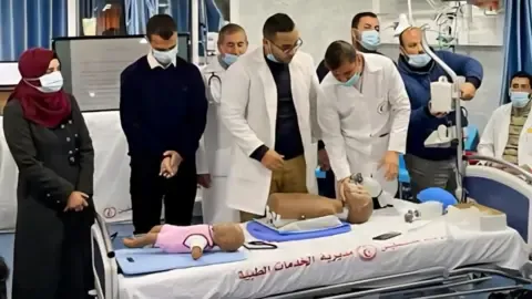 Pioneering Contingent of Scholars Extracted from Gaza to Study in the UK