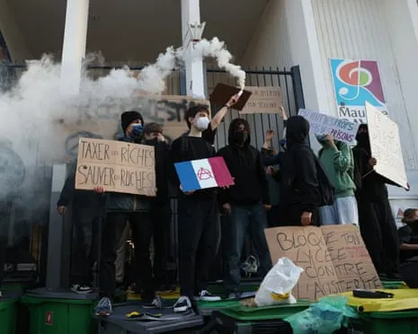 Recently Appointed French Prime Minister Under Intense Pressure as Countrywide Strikes Disrupt Schools and Transport
