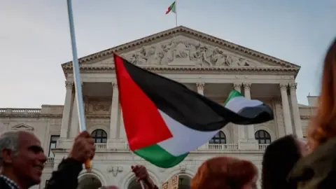 Portugal officially states it will recognise a Palestinian state.